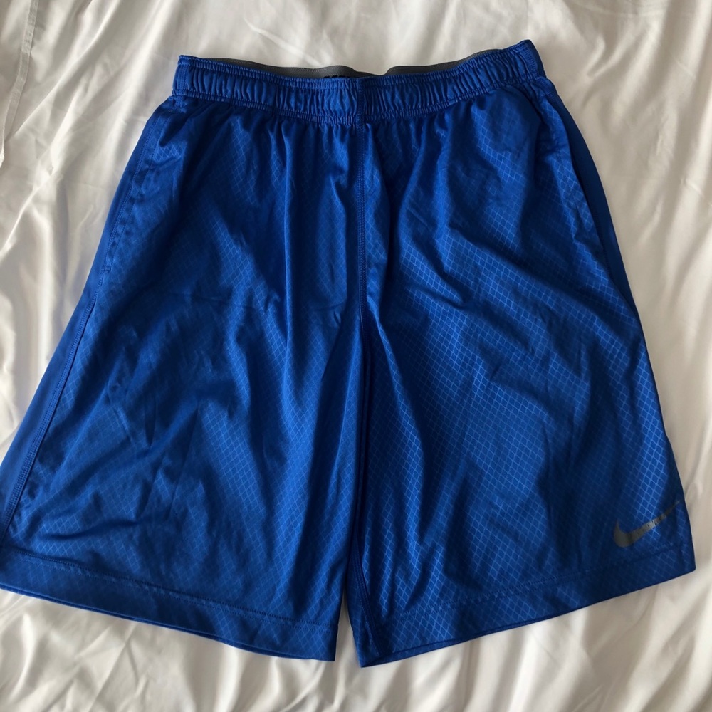 Nike Dri-Fit Training Shorts for Men - Size Large
